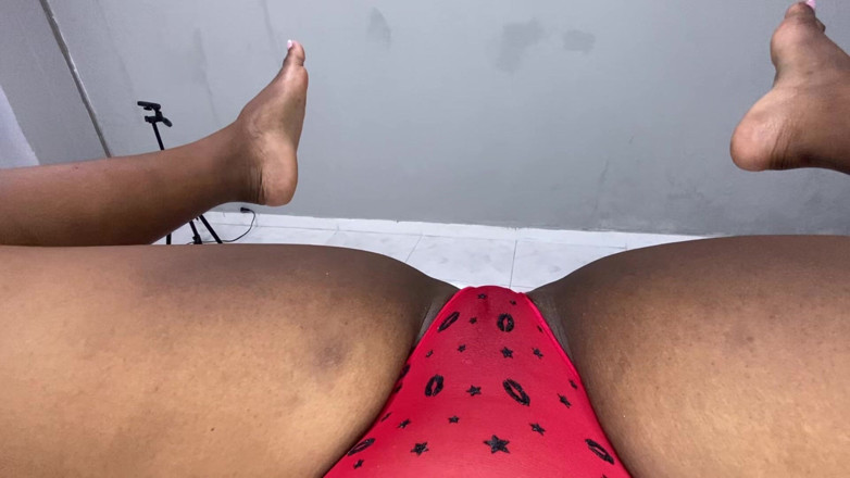 omairaberbatov: Ik gebruik graag nieuw speelgoed om mijn vagina te verwennen