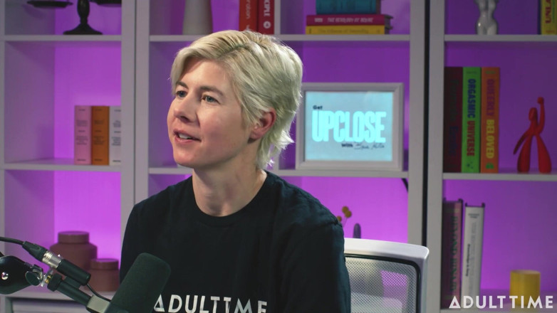 Adult Time Podcast: Hailey Rose zegt dat mensen zoenen en intimiteit onderschatten