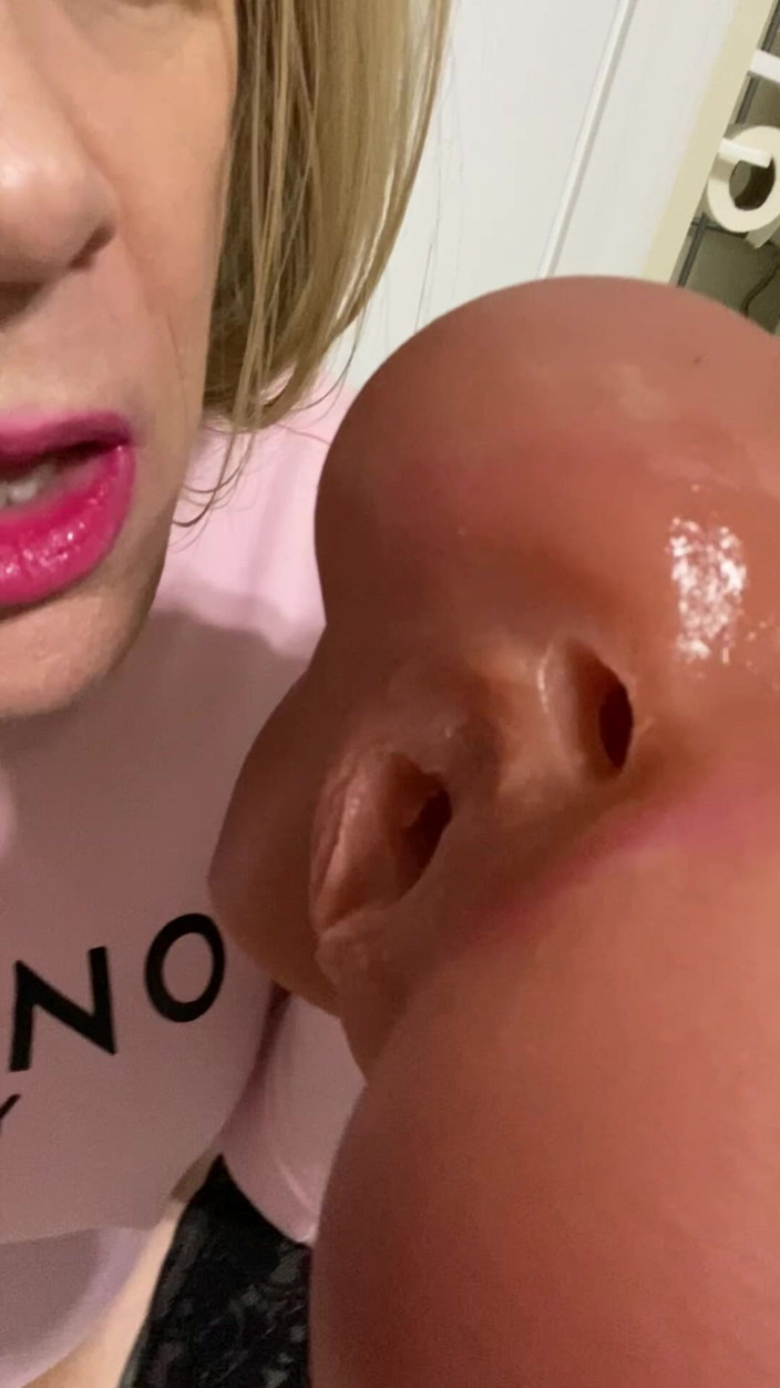 MadisonCD2025: Travesti Transeksüel Yarağa Ve Amına Eller Serbestçe Boşalıyor Ve Sonra...