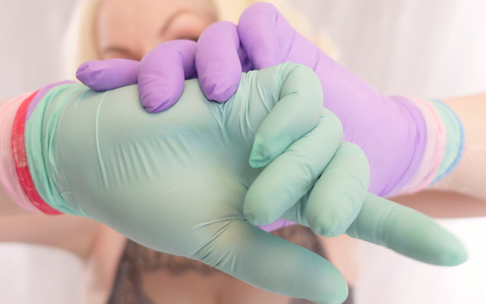 Arya Grander: ASMR : 4 couches de gants en nitrile et biscuits