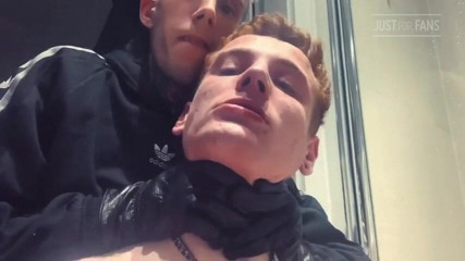 Claude Nikotine: Twink și Stăpân - umilință cu pișare la toaletă