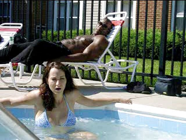 Sara Swirls Interracial Cuckold Erotica: Bbc am pool