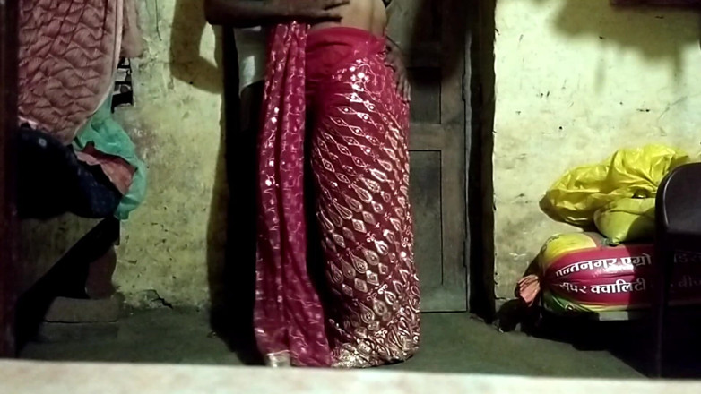 Desi_bhabhi121: Молодая индийская пара целуется