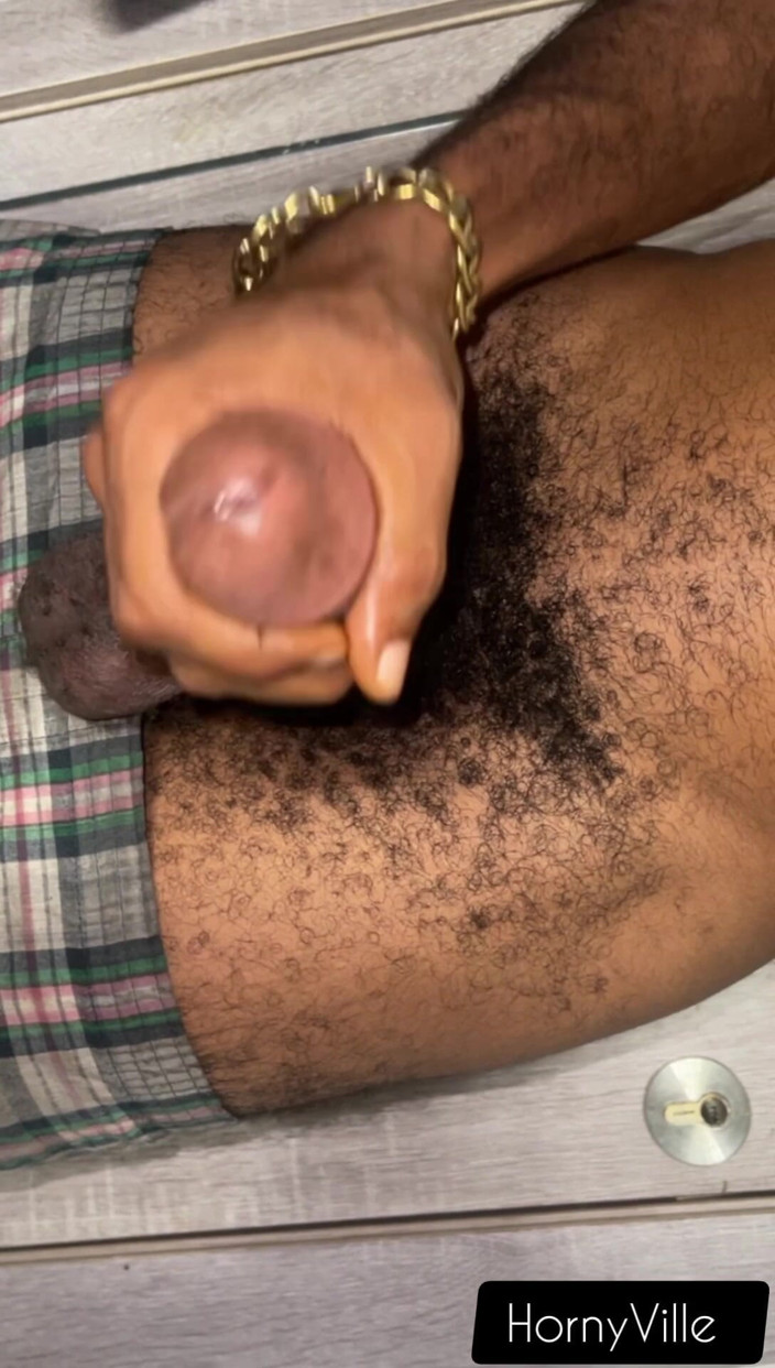 HornyVille G: Regarder du porno et se masturber
