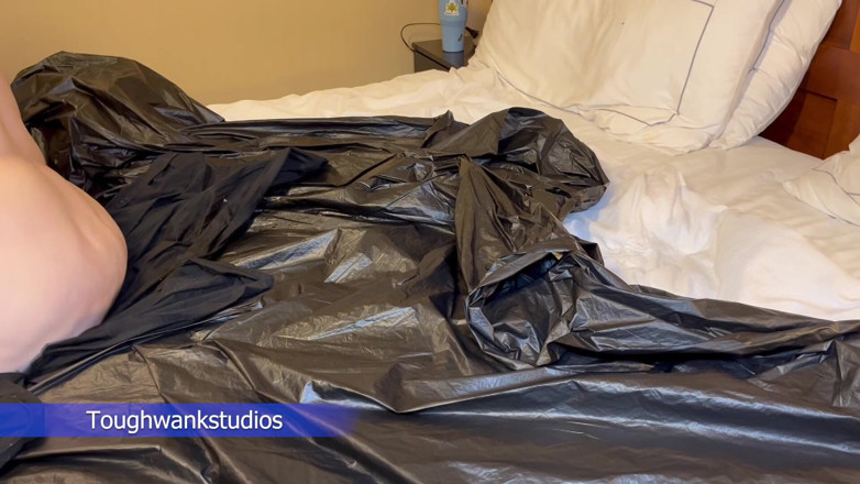 ToughWankStudio Straight: Peso pesado bbc se lo da a grandota milf