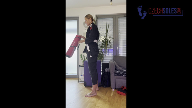 Czech Soles - foot fetish content: Deusa dos pés de karateka