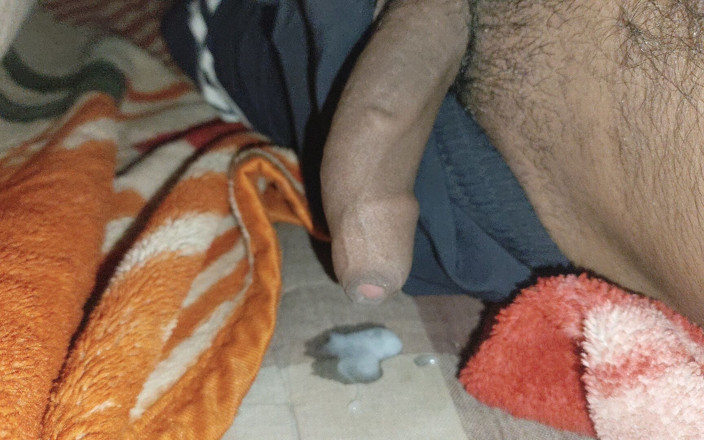 Desi teen girl: Tanah besar yang belum disunat muncrat pertama kali di luar...
