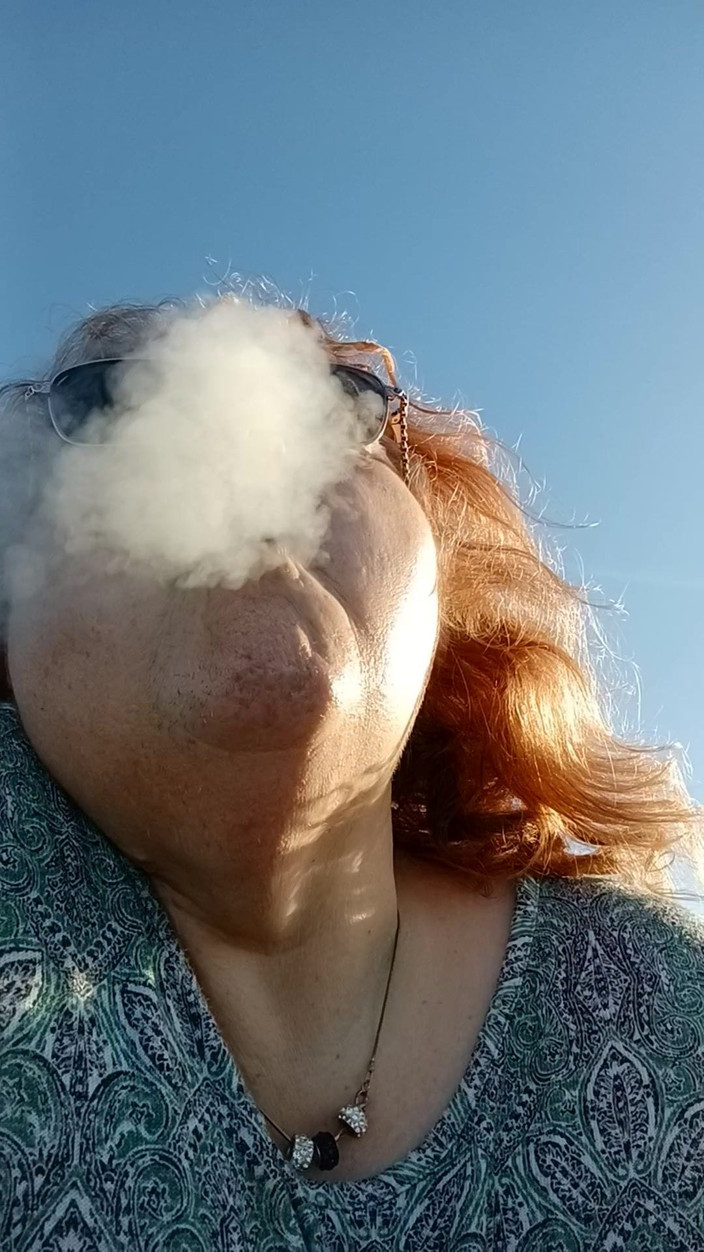 BBW nurse Vicki adventures with friends: Bearded Lady cuba lampu di pantai berangin!