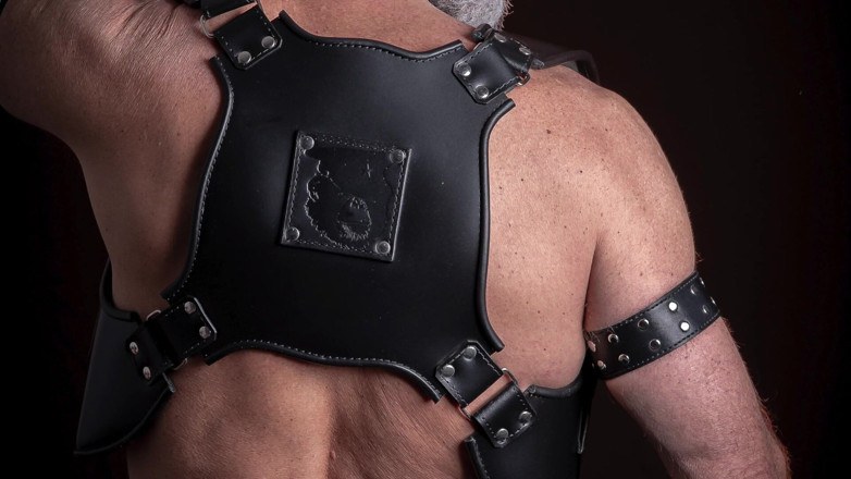 MusclesCigarsFFPig: Cigare, Pipe, Étirement Des Testicules, Pompage Des Testicules Et Du Pénis