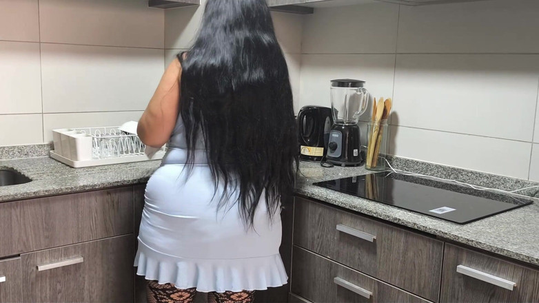 Riderqueen: Videoclipuri complete pentru fani, milf mare și frumoasă futută în bucătărie