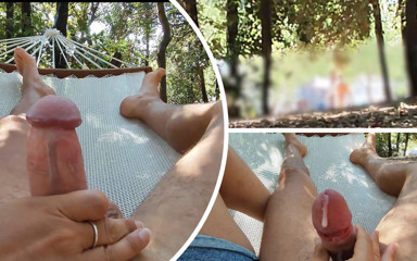 Miss Creamy: Nudo nel parco nell'amaca che mi tocca il cazzo fino...
