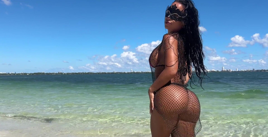 Miss Lexa: J’ai amené mon trépied à la plage 2