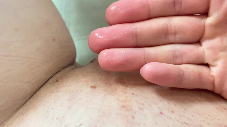 ArinaMills: 超濡れたパンティと脈打つオーガズム