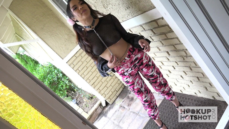 Hookup Hotshot: Muñeca de ébano Maya Bijou destruye todos los agujeros
