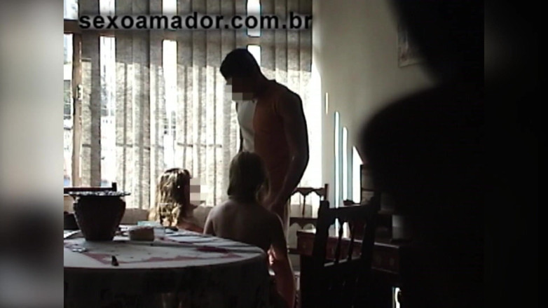 Amateurs videos: 대물 자지와 쓰리섬을 초대하는 섹스 친구들