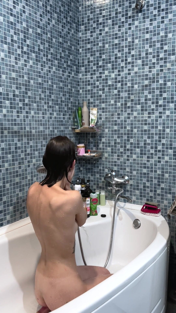 Karafuto404: Une Douche Rapide?