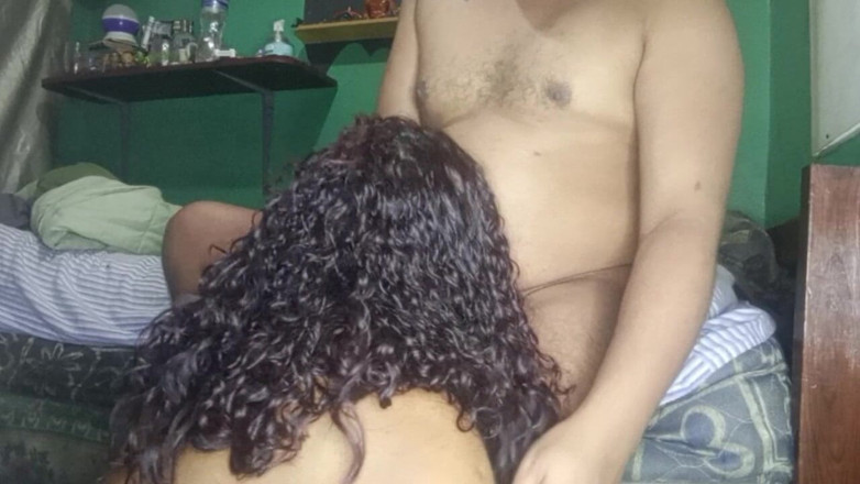 BigassMILF40: Vecina mea suge pula cu curul mare