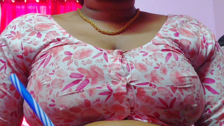 Desi Mohini: 젖탱이로 남친을 유혹하는 가정부 아줌마