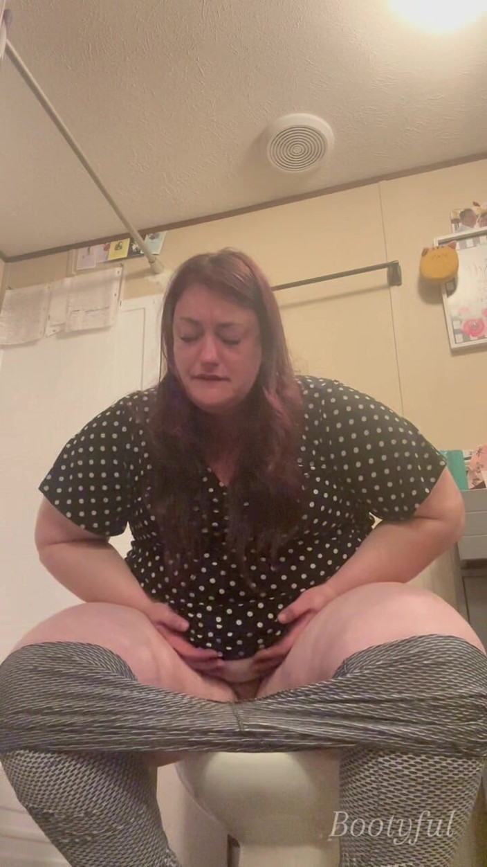 BellaBlast: PAWG BBW Verstopfen die Toilette, weil sie alles stundenlang hält:...