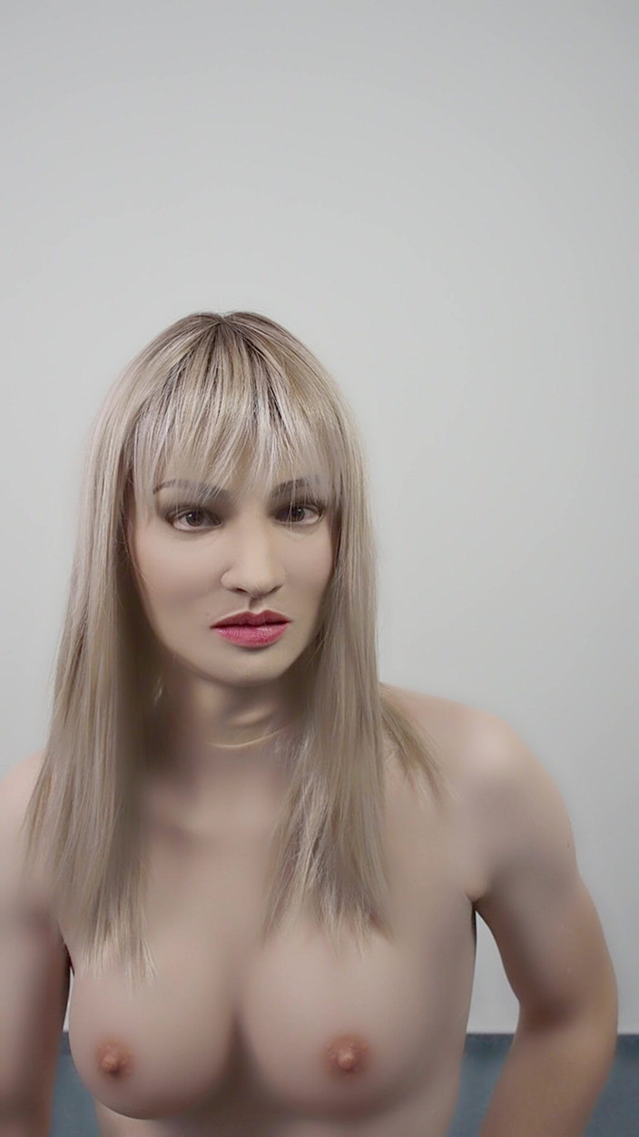 Nicole Nicolette: Předvádím moje prsa s punčochami a análním kolíkem