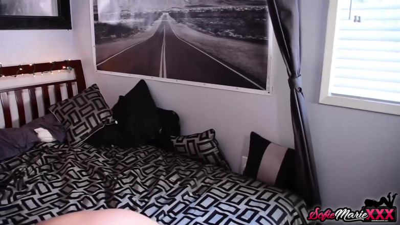 Sofie Marie: Verleidelijke cougar Sofie Marie gecreampied tijdens het berijden van grote...