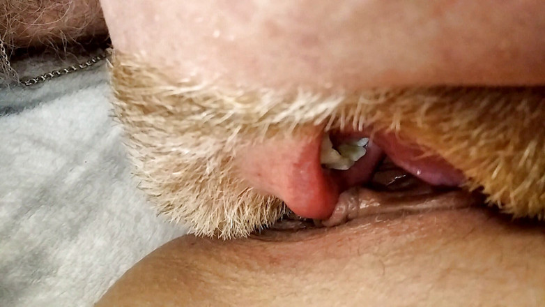 AimeeParadise: Pan lízání kundičky a sexy detailní šukání!