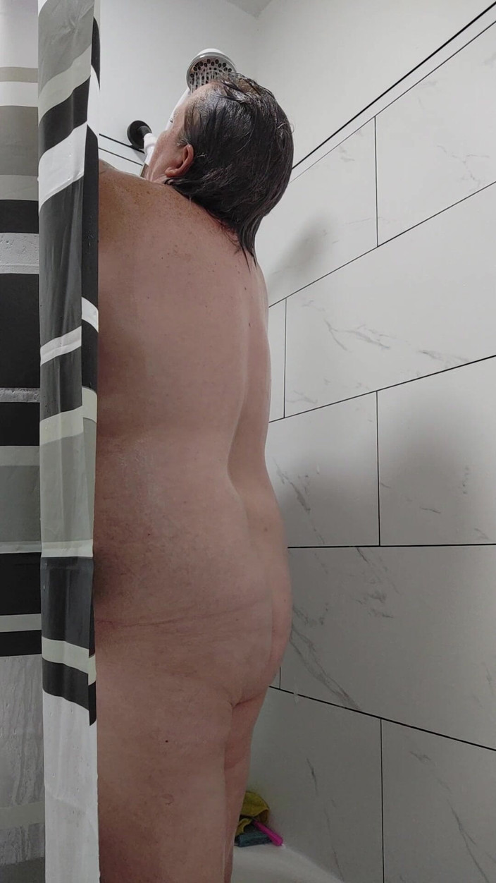 AngYourDirtyCanadian: Jeu sous la douche bien mérité