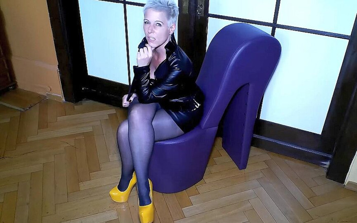 Melissa Deluxe: Lo schiavo fucilante! Se mi porta all'orgasmo