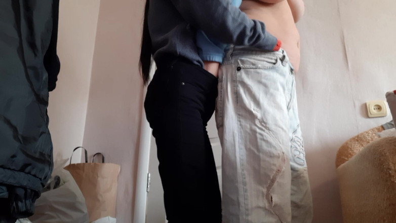 Lesbian-illusion: 我的女朋友和我躲着每个人说我们是女同性恋