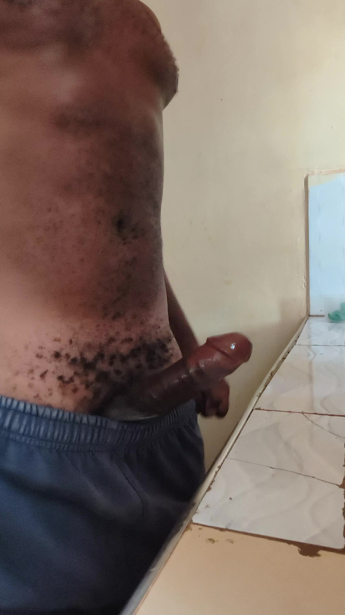 Kenyandick: Teman lelaki solo melancap batang kerasnya pada awal pagi dan...