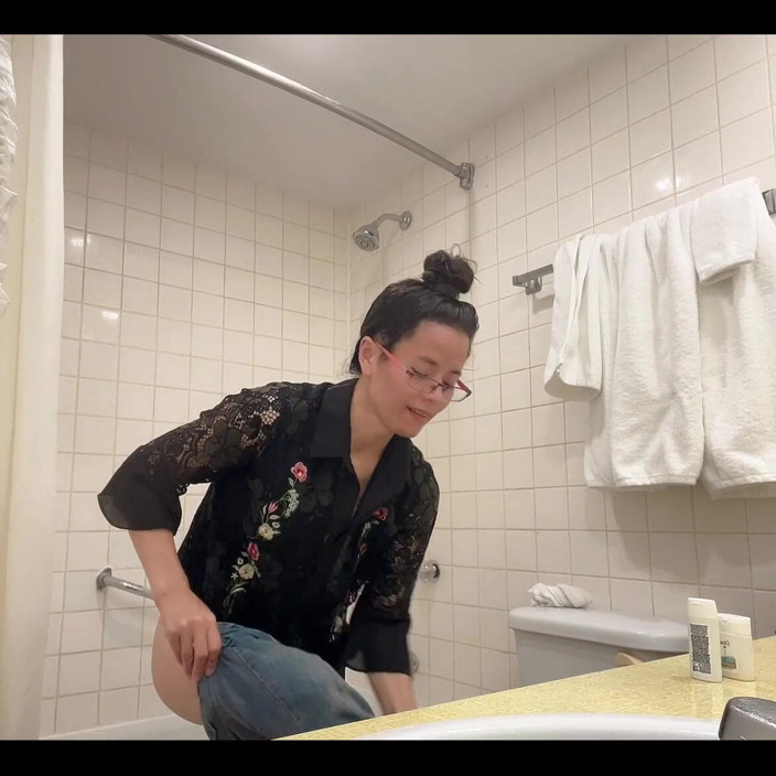 sweethanajapanese: Im badezimmer unterschreibe mich, um mehr zu sehen
