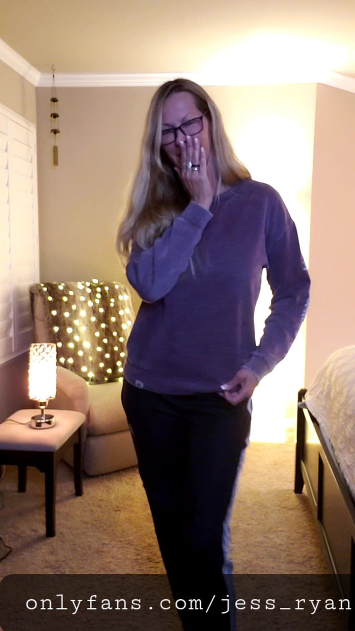 JessRyan: Jess Ryan, milf sexy, strip-tease