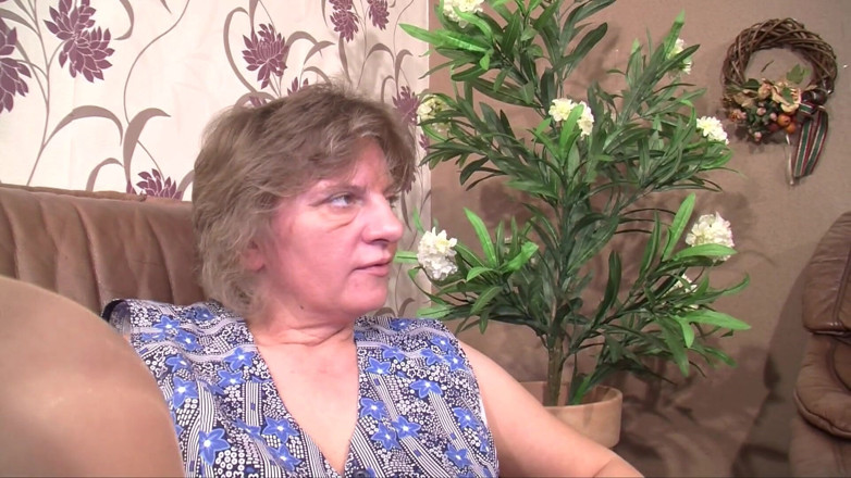 Deutsche Omas: Une MILF percée a besoin d'une baise spéciale