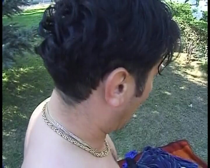 Porno kino: Une nana allemande aux cheveux courts se fait baiser pendant...