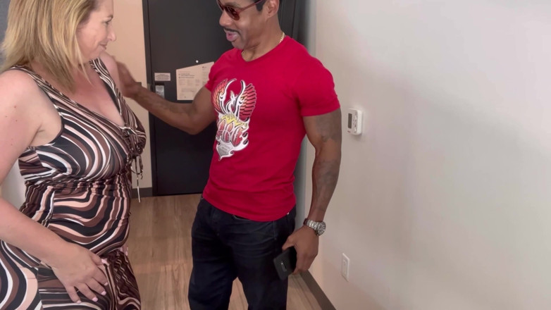 Danni Jones: King Cobra Takes PAWG MILF Danni Jones’ BBC Virginity