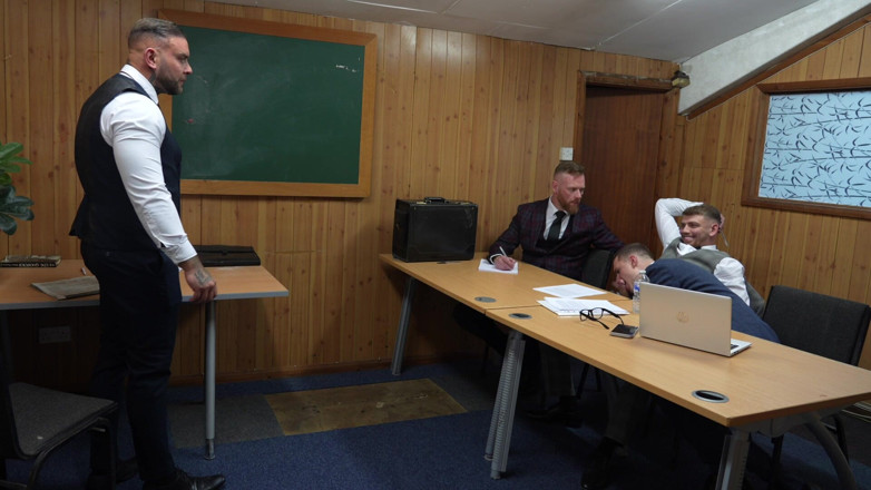Jak White: Les hommes coquins au bureau