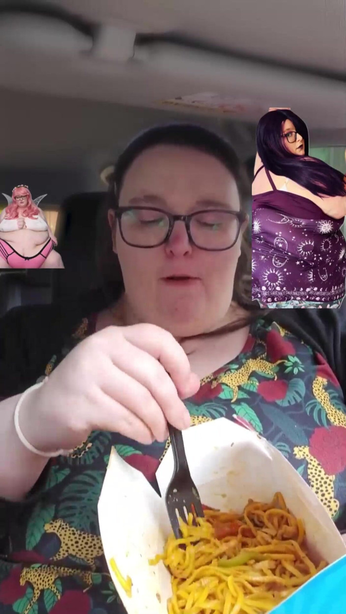 SSBBWLadyBrads: SSBBW gönnt sich einen leckeren Leckerbissen