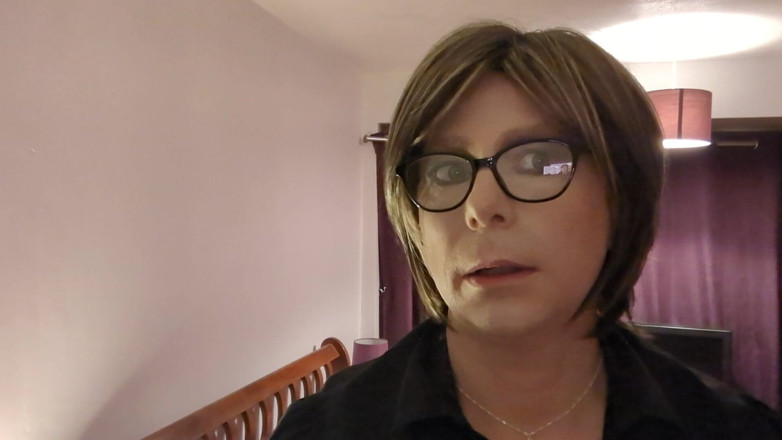 NikkiGee: Calze, mutande e tacchi
