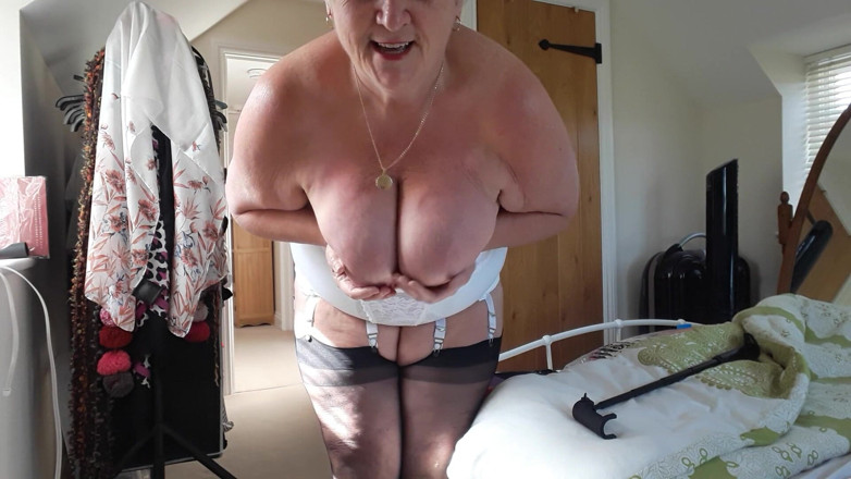 Uk Joolz: Baise avec un gode dans cette corsalette