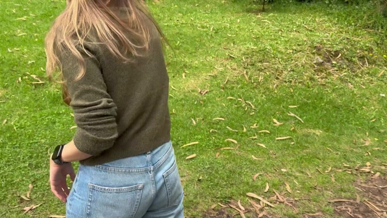 scarlettandc: Lesbiene care se distrează în aer liber