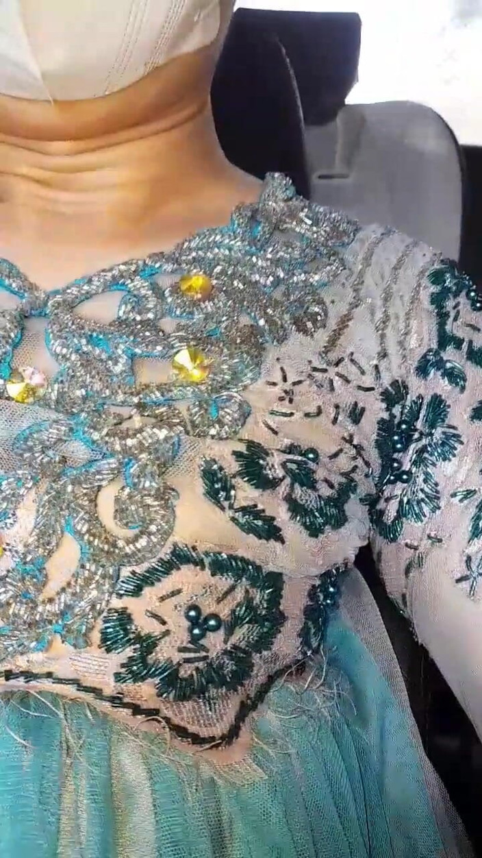 Naomisinka: Asian Crossdresser ubrany w długą suknię i spermę