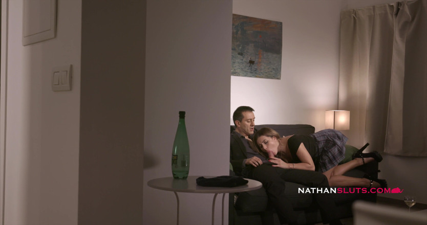 Nathansluts: 年轻的Ally breelsen被一个年长的男人干了她的菊花