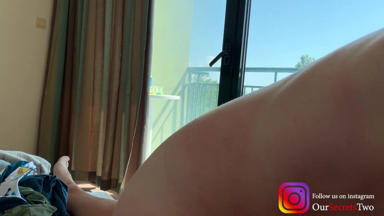 Our Secrets: Elle fait pipi sur sa bite après qu'ils ont baisée -...