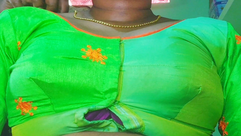 Desi Mohini: Une bhabhi avec des couples magnifiques se fait baiser à la...