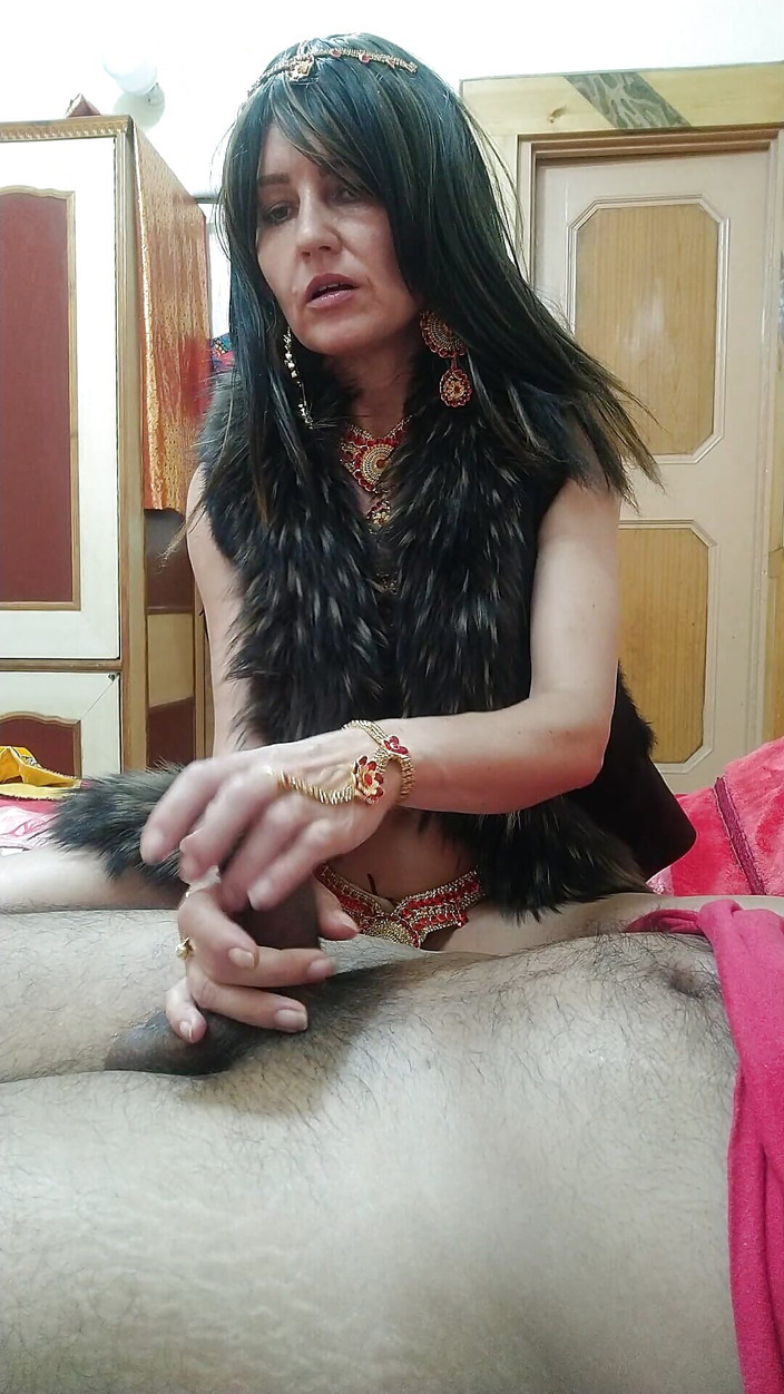 Bolly Karma: Bolly Karma_068 trang sức trên bikini, chơi cu