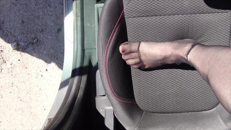 Footfetish: kaar men pentihoj men naaylon larke ke pair