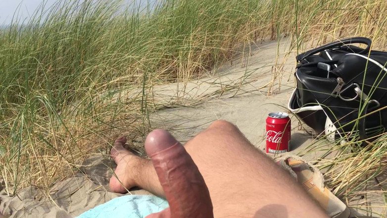 Double-Dutchies: Cewek sange ini lagi asik ngocok, ngocok, ngentot pantat dan...