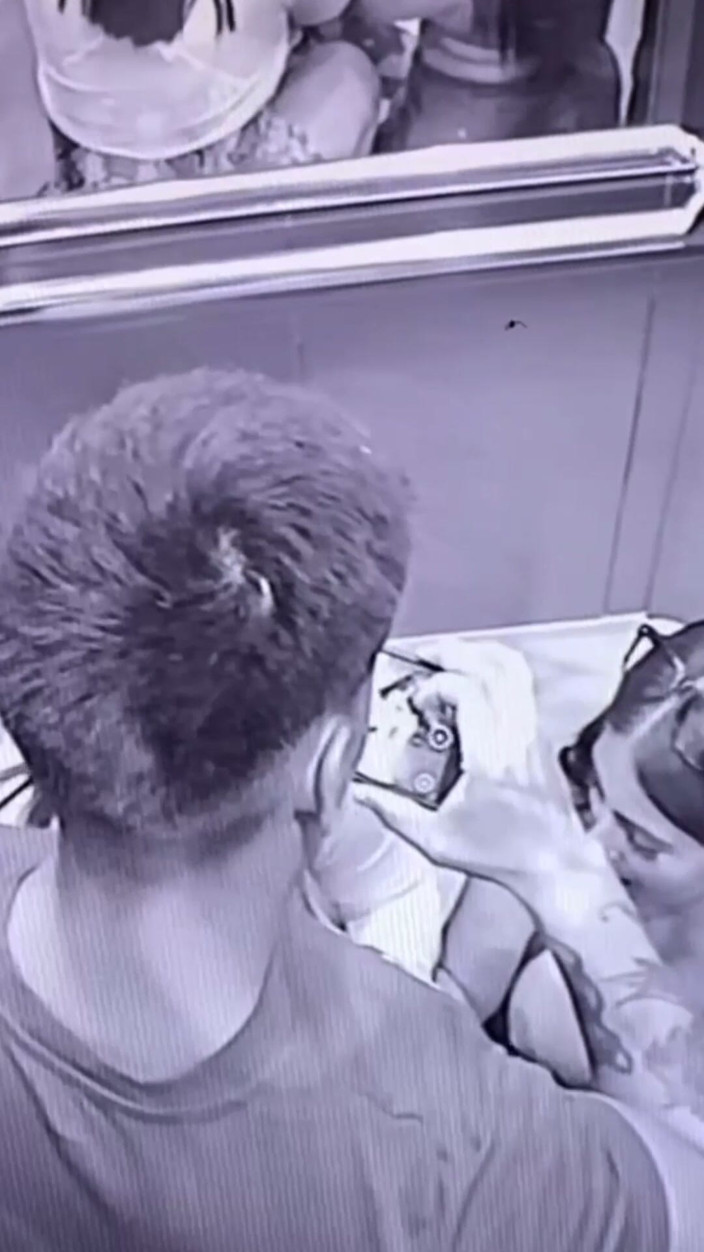 Kate jenn: Il ragazzo tradisce il suo partner con il suo amico...