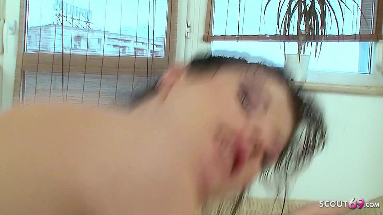 Full porn collection: Brudna nastolatka zerżnięta na wakacjach przez ojczyma w ciasnej cipce