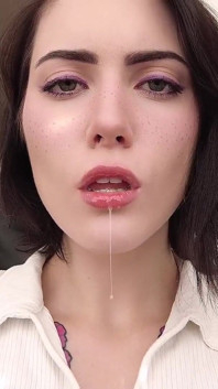 Saliva picură peste tot